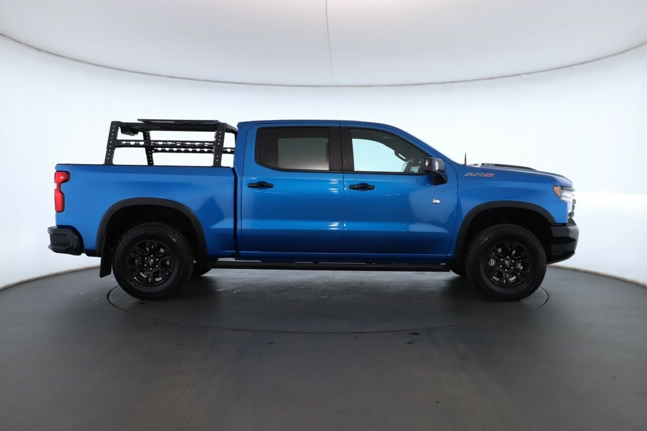 Chevrolet Silverado image 3