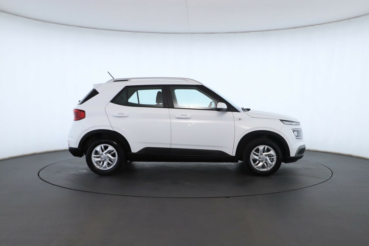 Hyundai Venue image 3