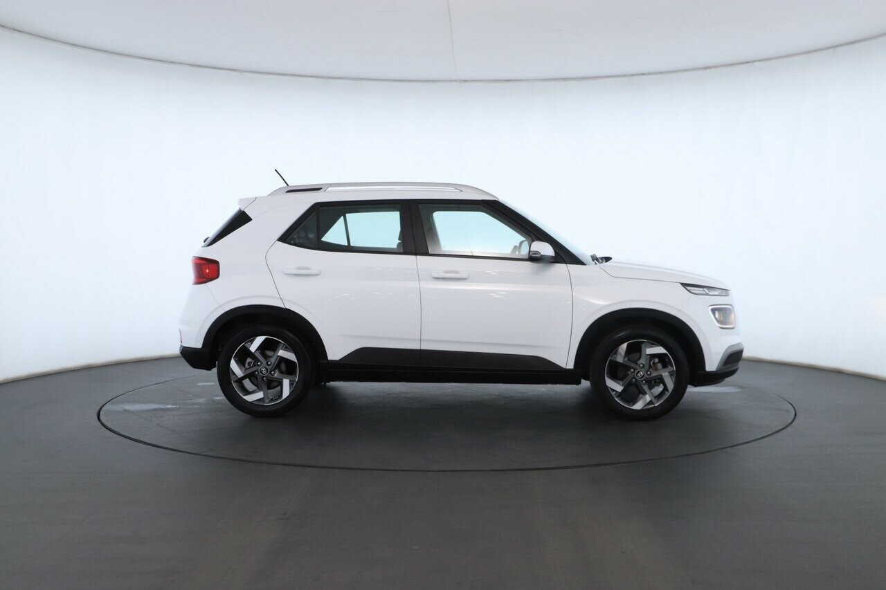 Hyundai Venue image 3