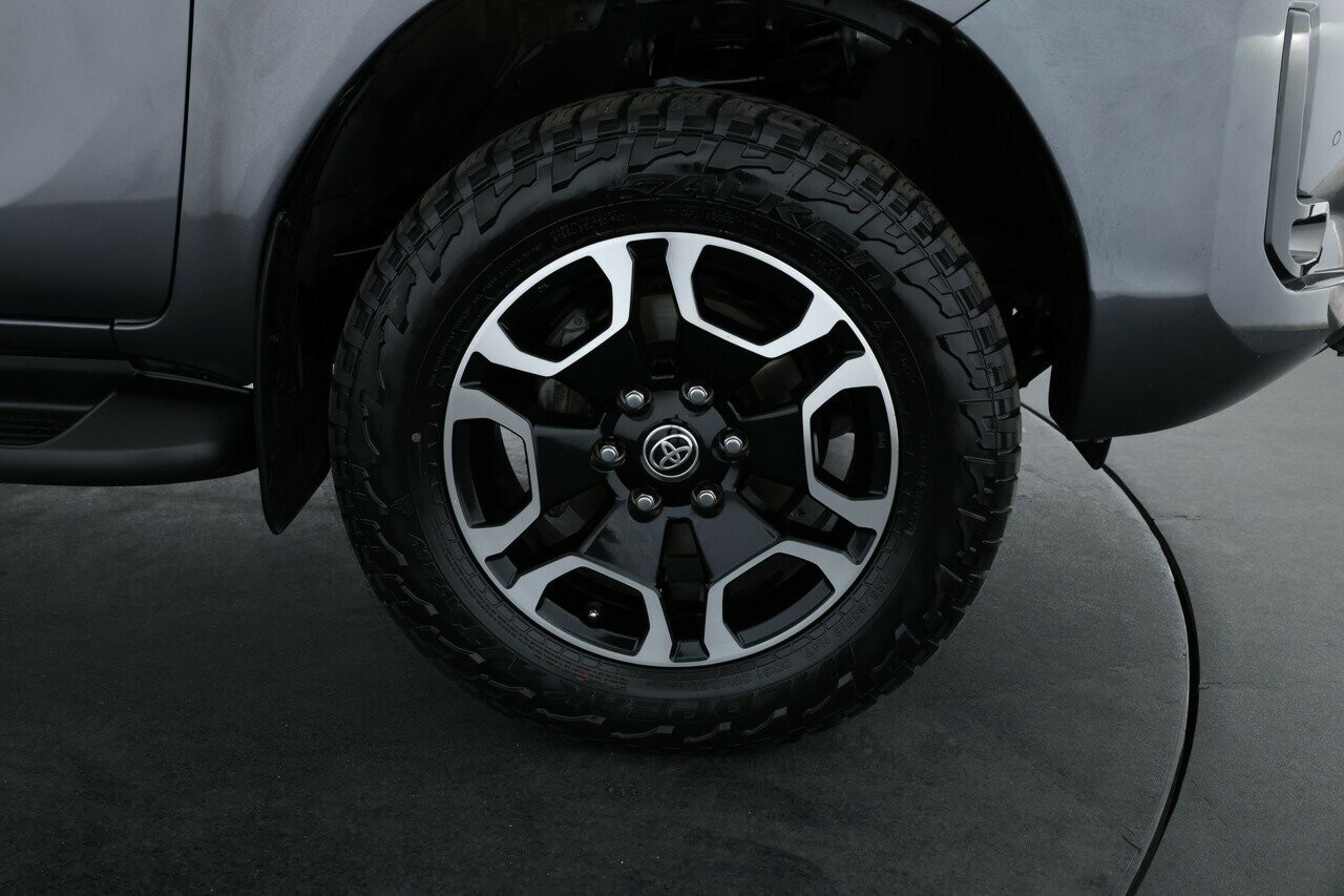 Toyota Hilux image 4