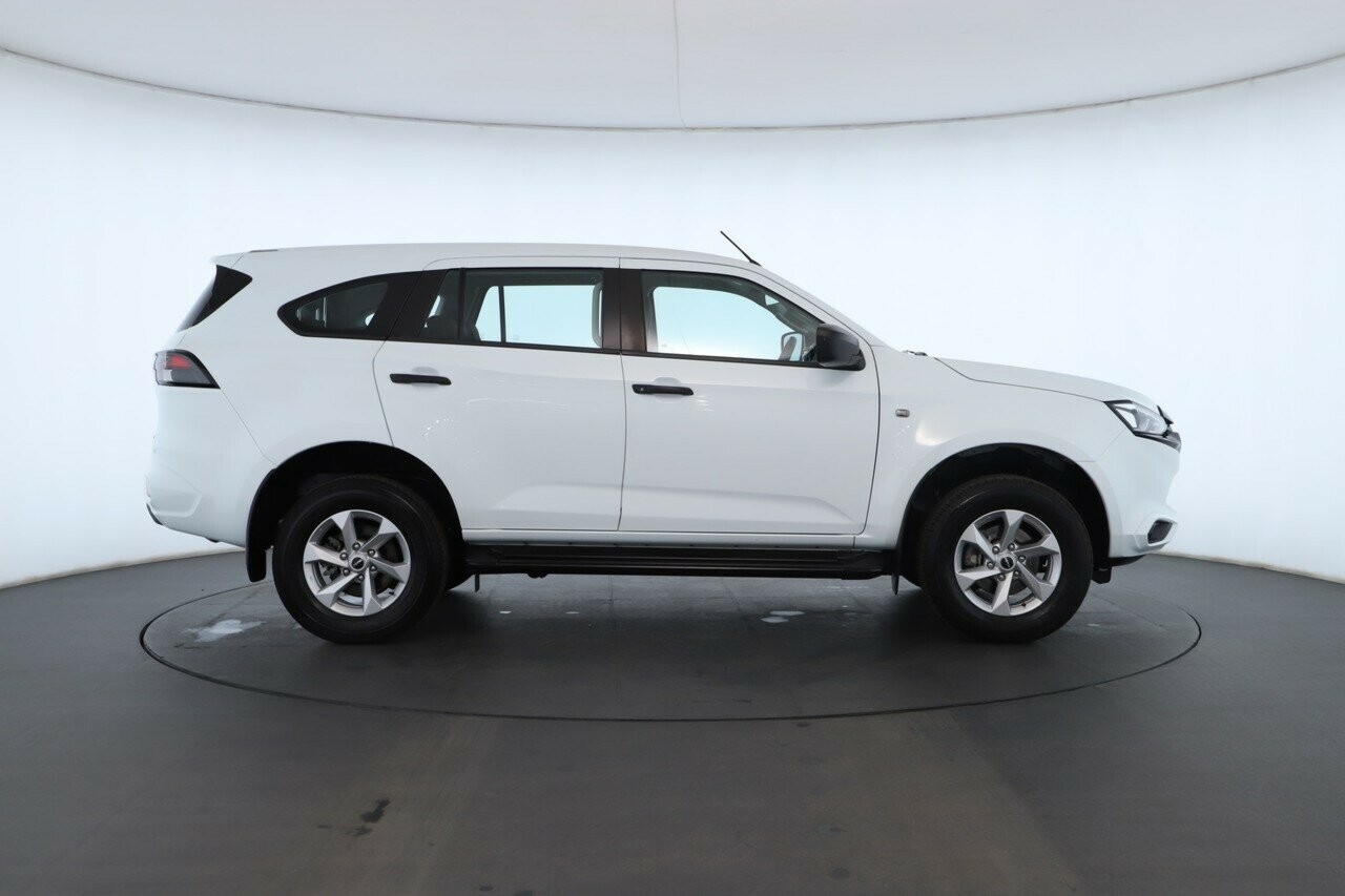 Isuzu Mu-x image 2