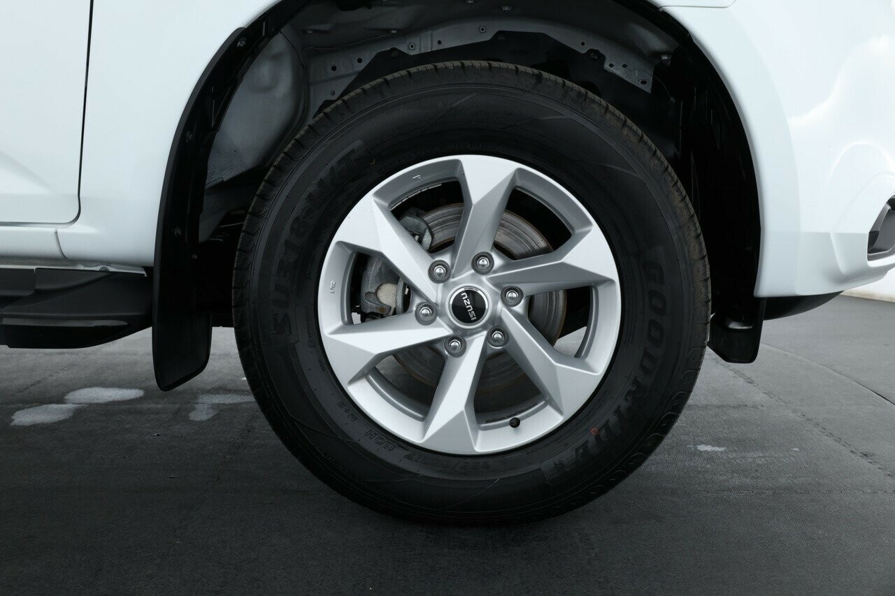 Isuzu Mu-x image 3