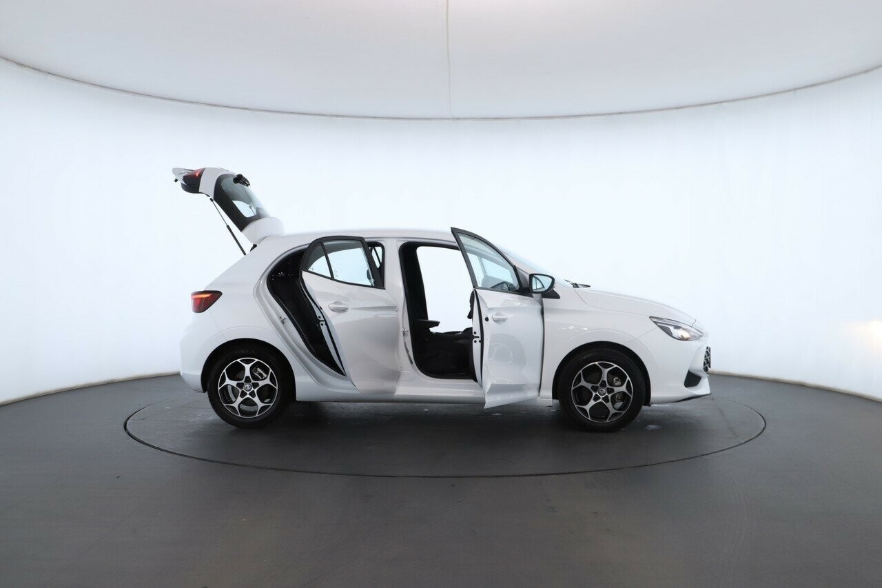 MG Mg3 image 2