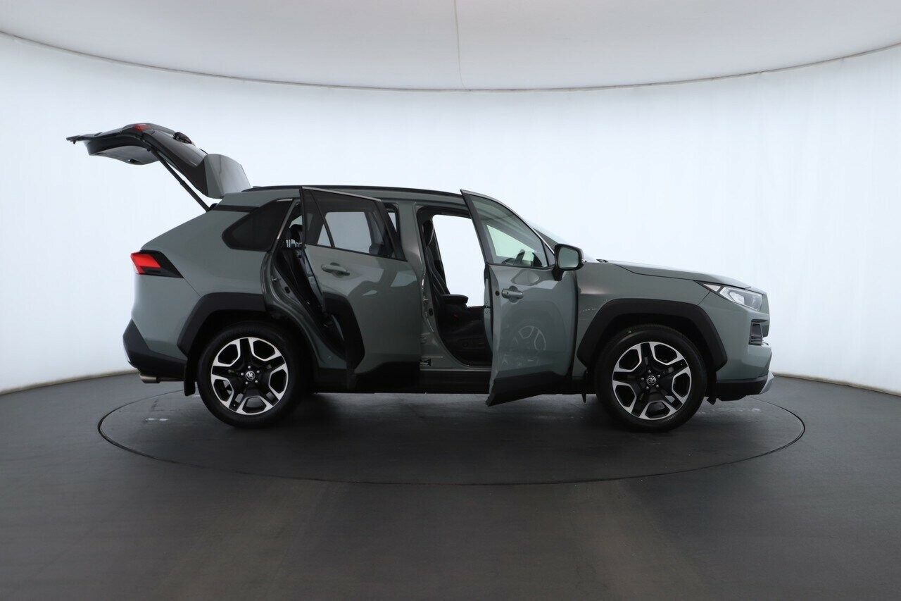 Toyota Rav4 image 2