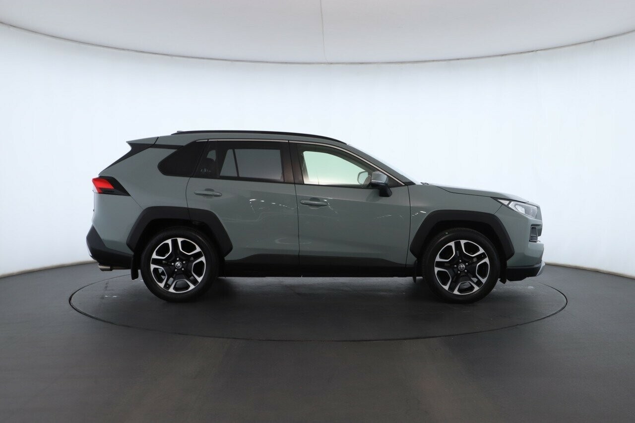 Toyota Rav4 image 3