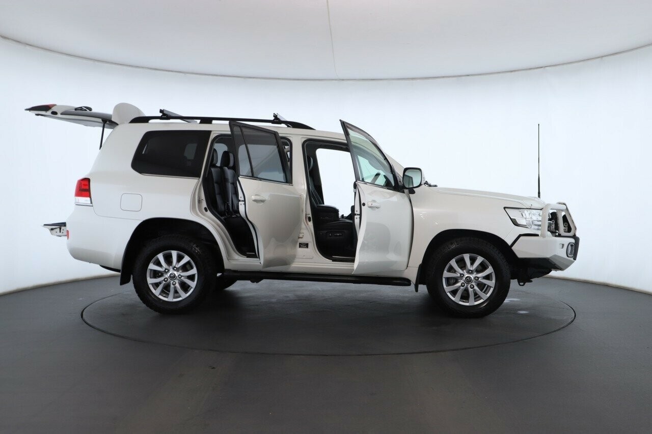 Toyota Landcruiser image 2