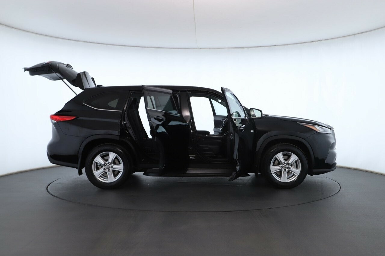 Toyota Kluger image 2