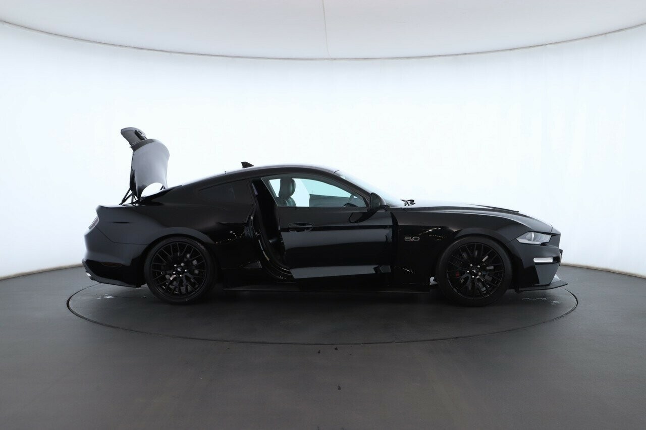 Ford Mustang image 2