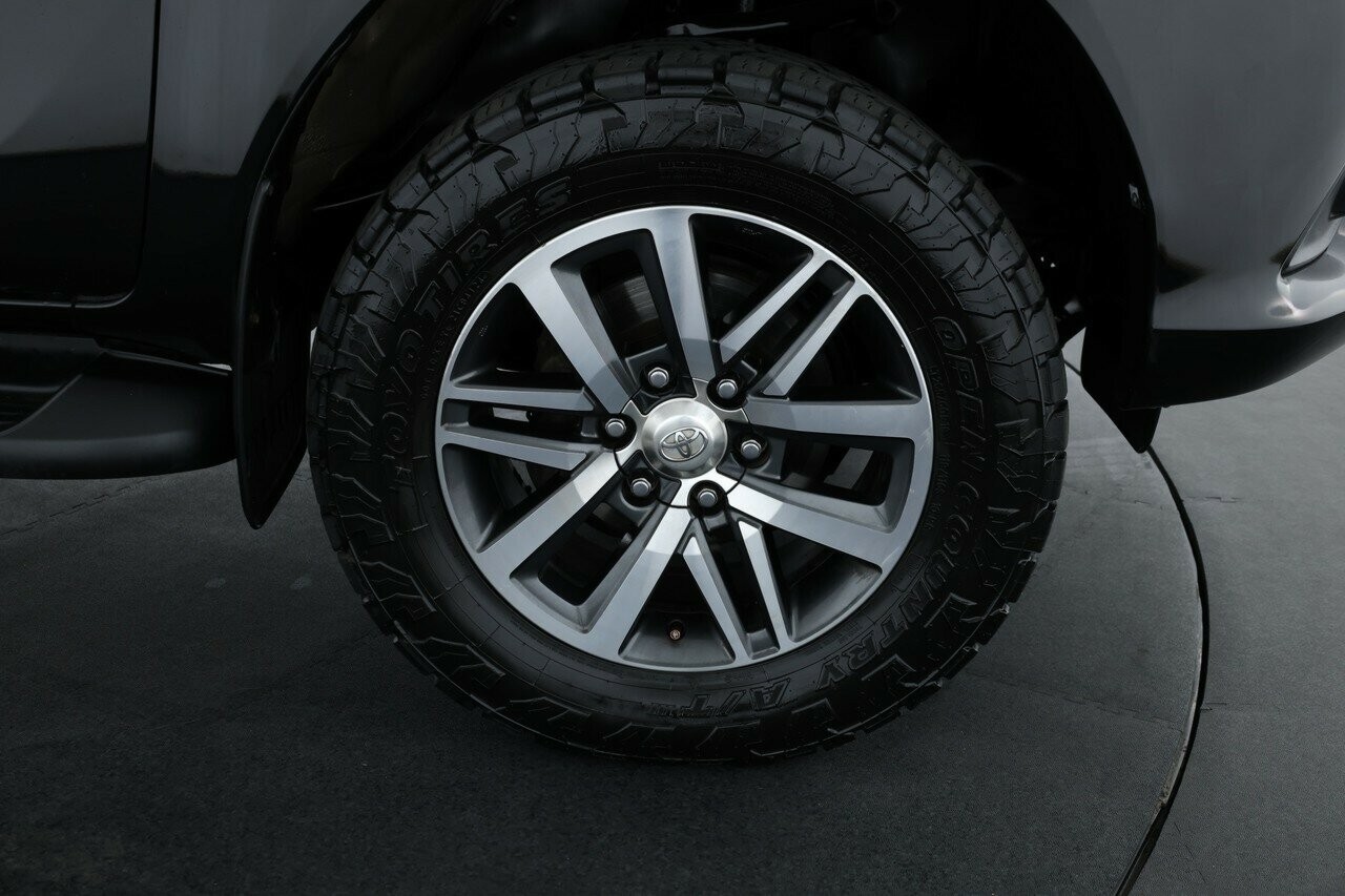 Toyota Hilux image 4