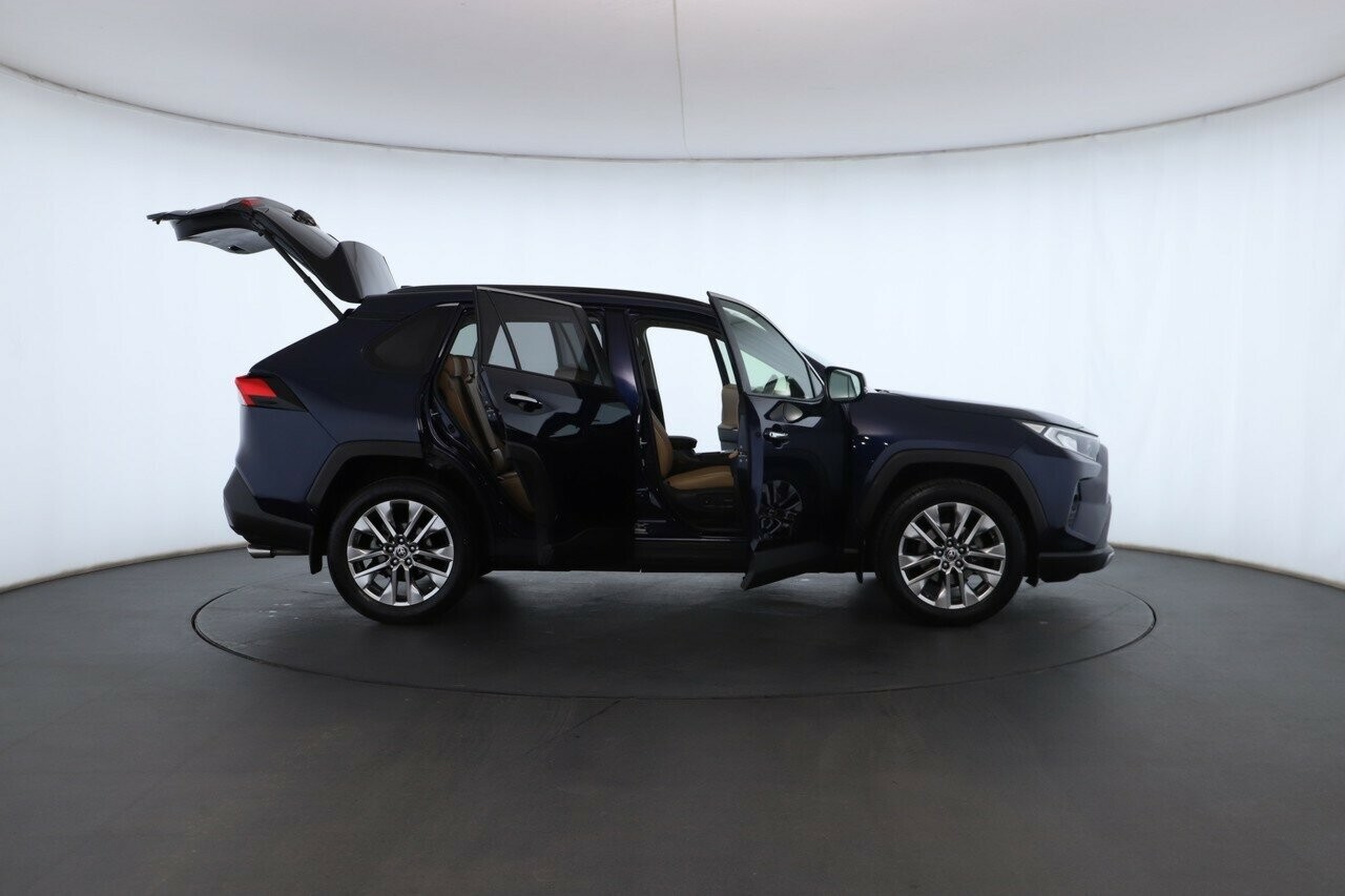 Toyota Rav4 image 2
