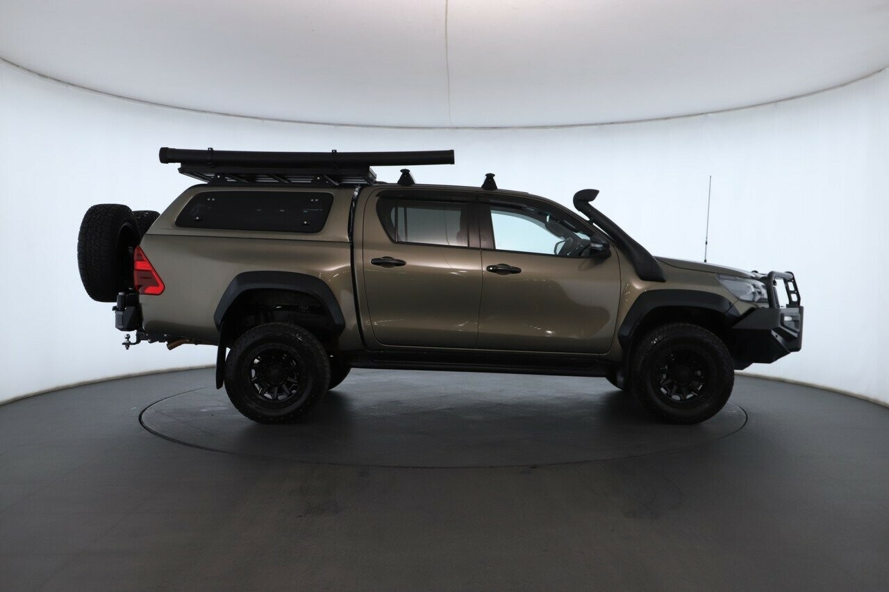 Toyota Hilux image 4