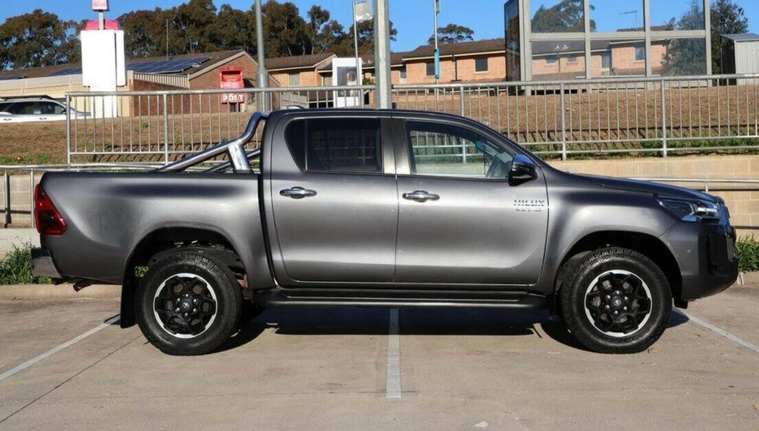Toyota Hilux image 1