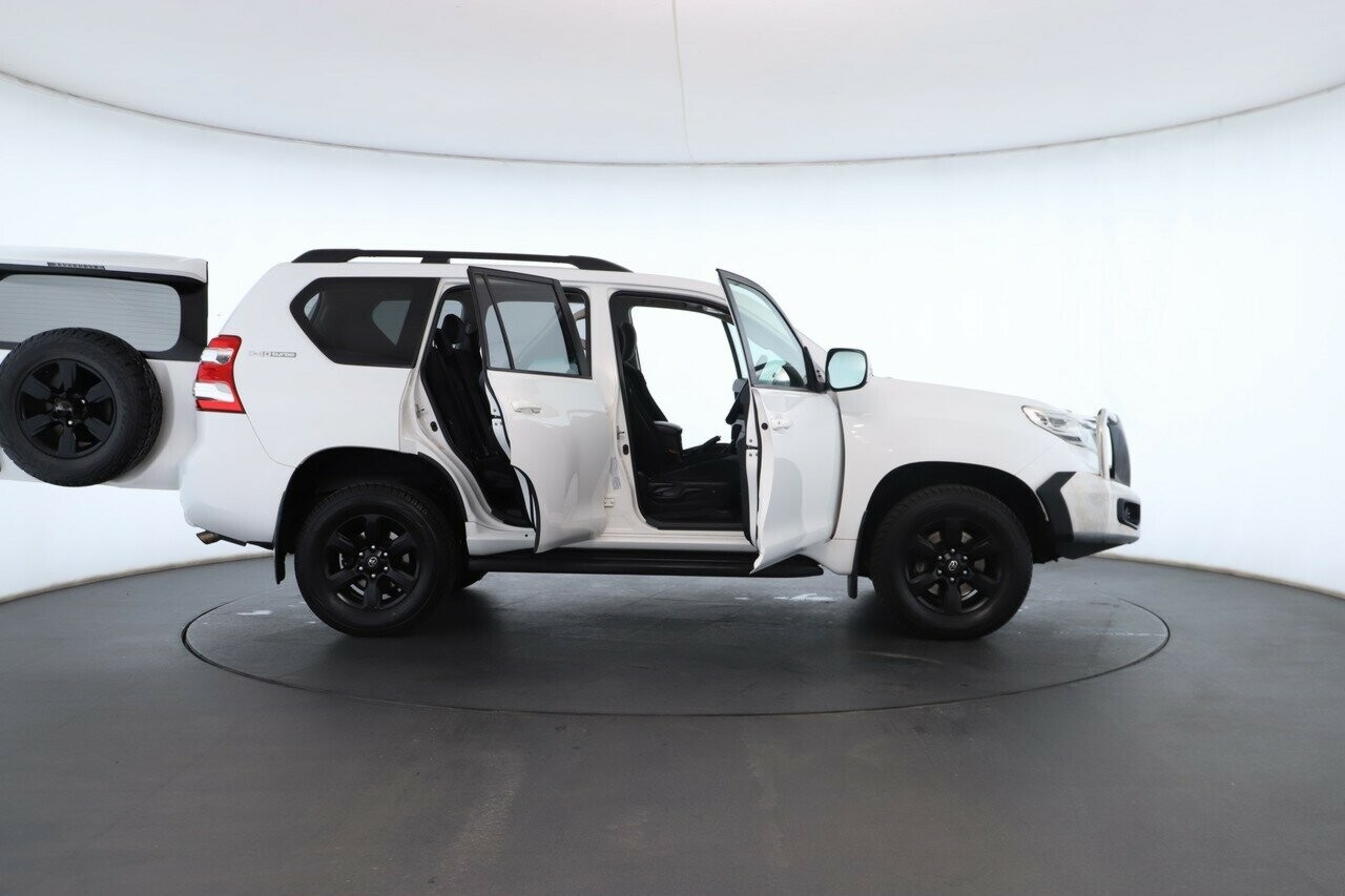 Toyota Landcruiser Prado image 2