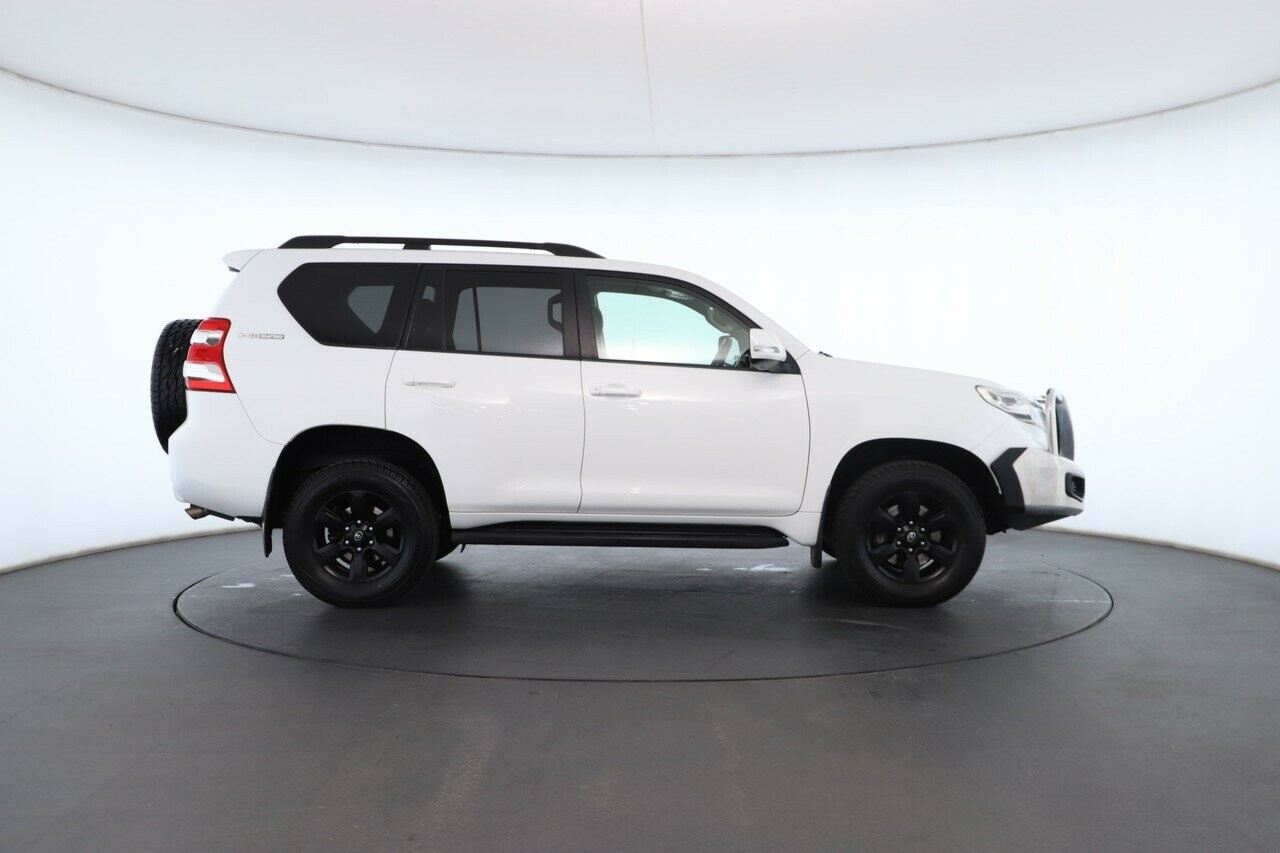 Toyota Landcruiser Prado image 3