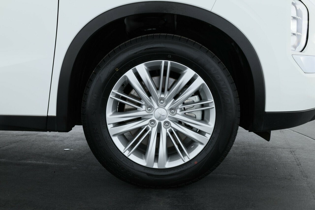 Mitsubishi Outlander image 4