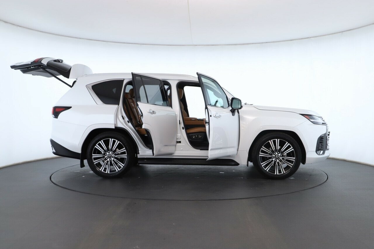 Lexus Lx image 2