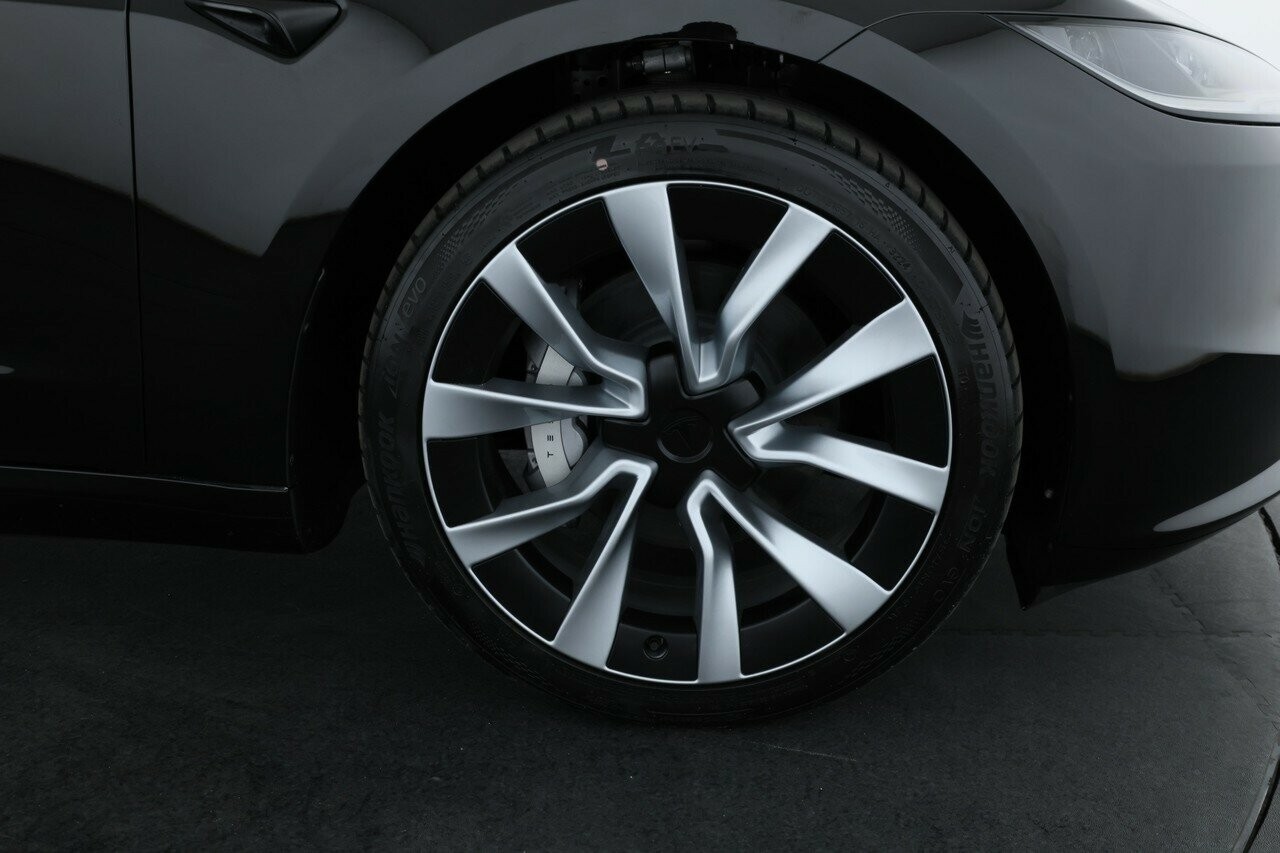 Tesla Model 3 image 4