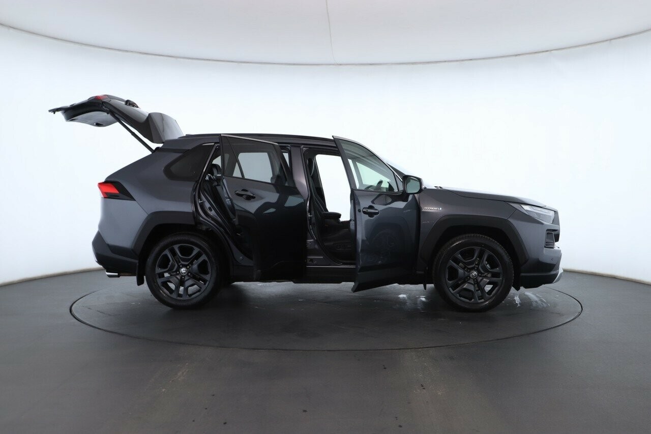 Toyota Rav4 image 2