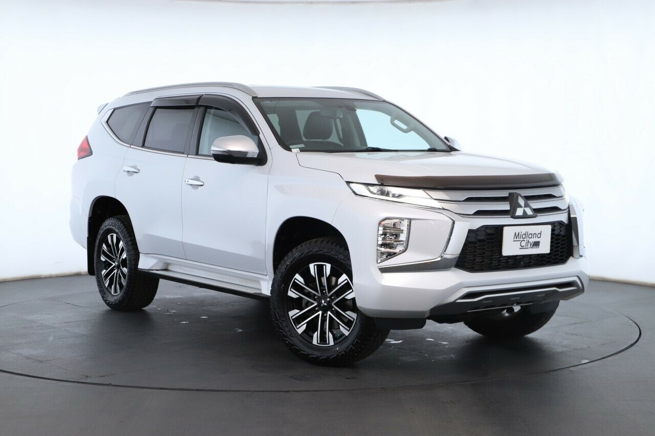 Mitsubishi Pajero Sport image 1