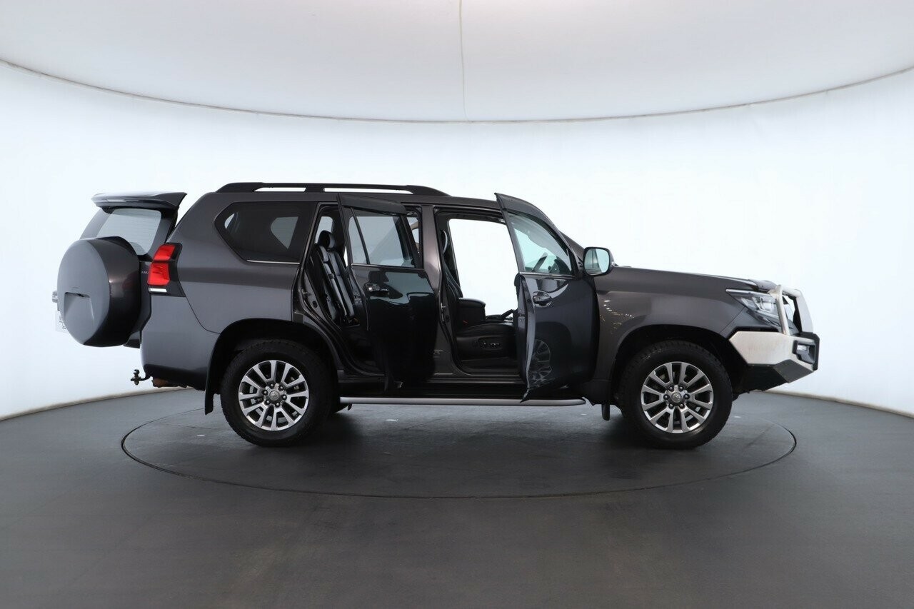 Toyota Landcruiser Prado image 2