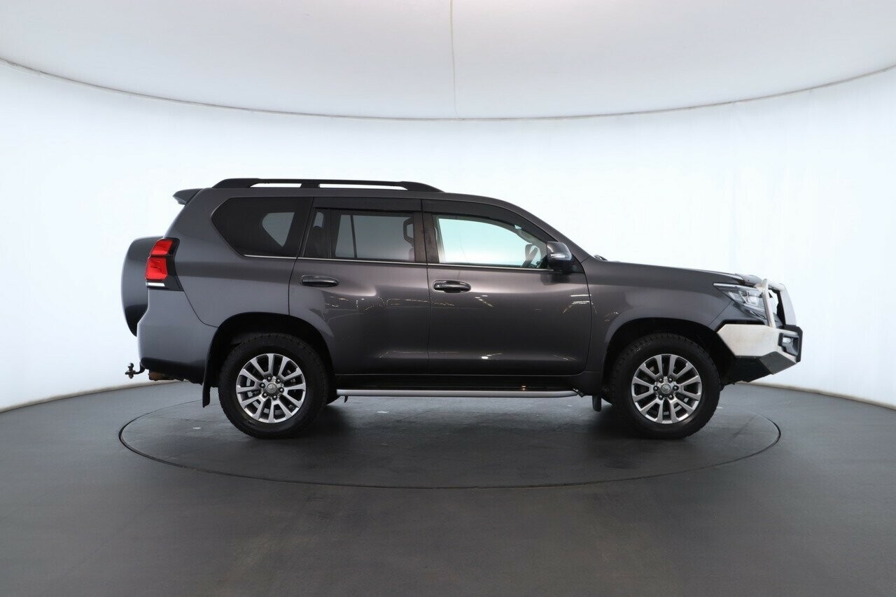 Toyota Landcruiser Prado image 3