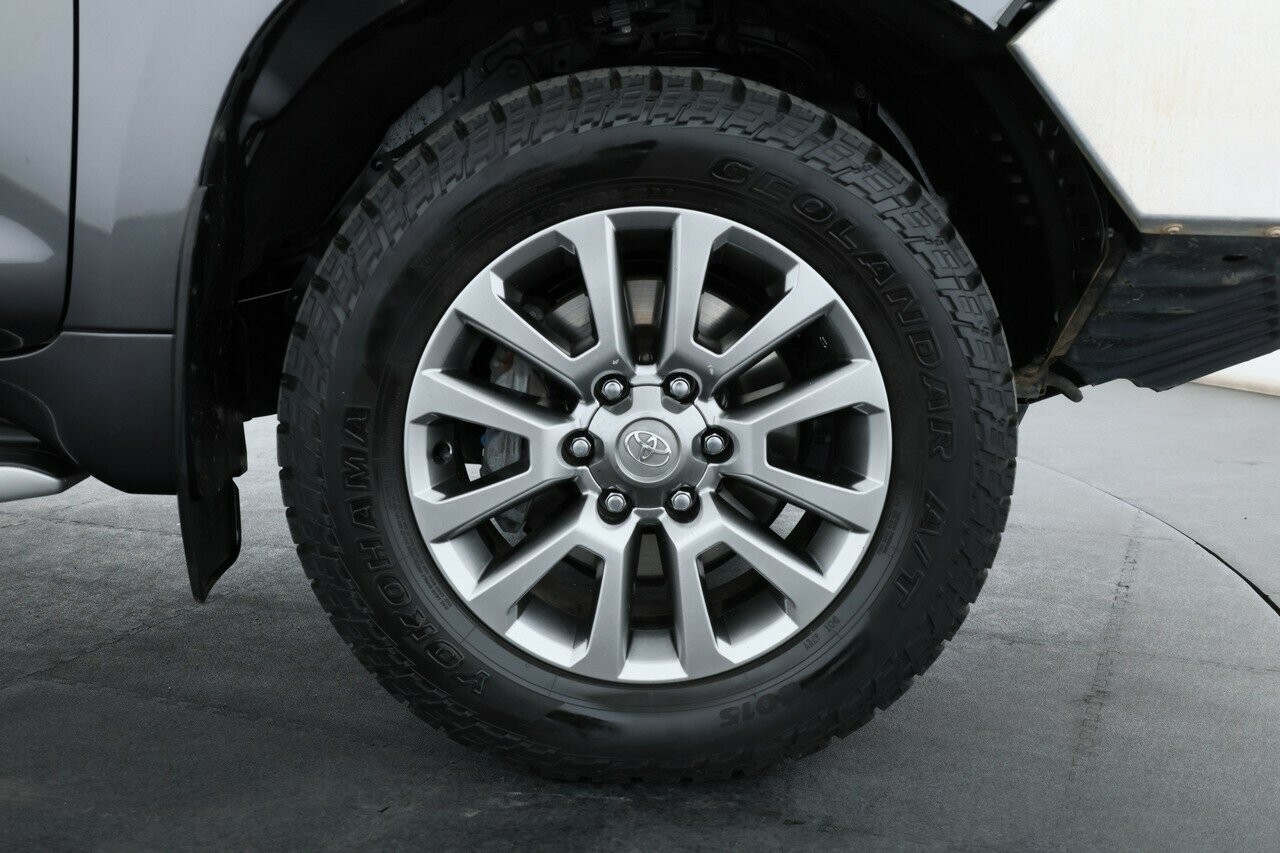 Toyota Landcruiser Prado image 4
