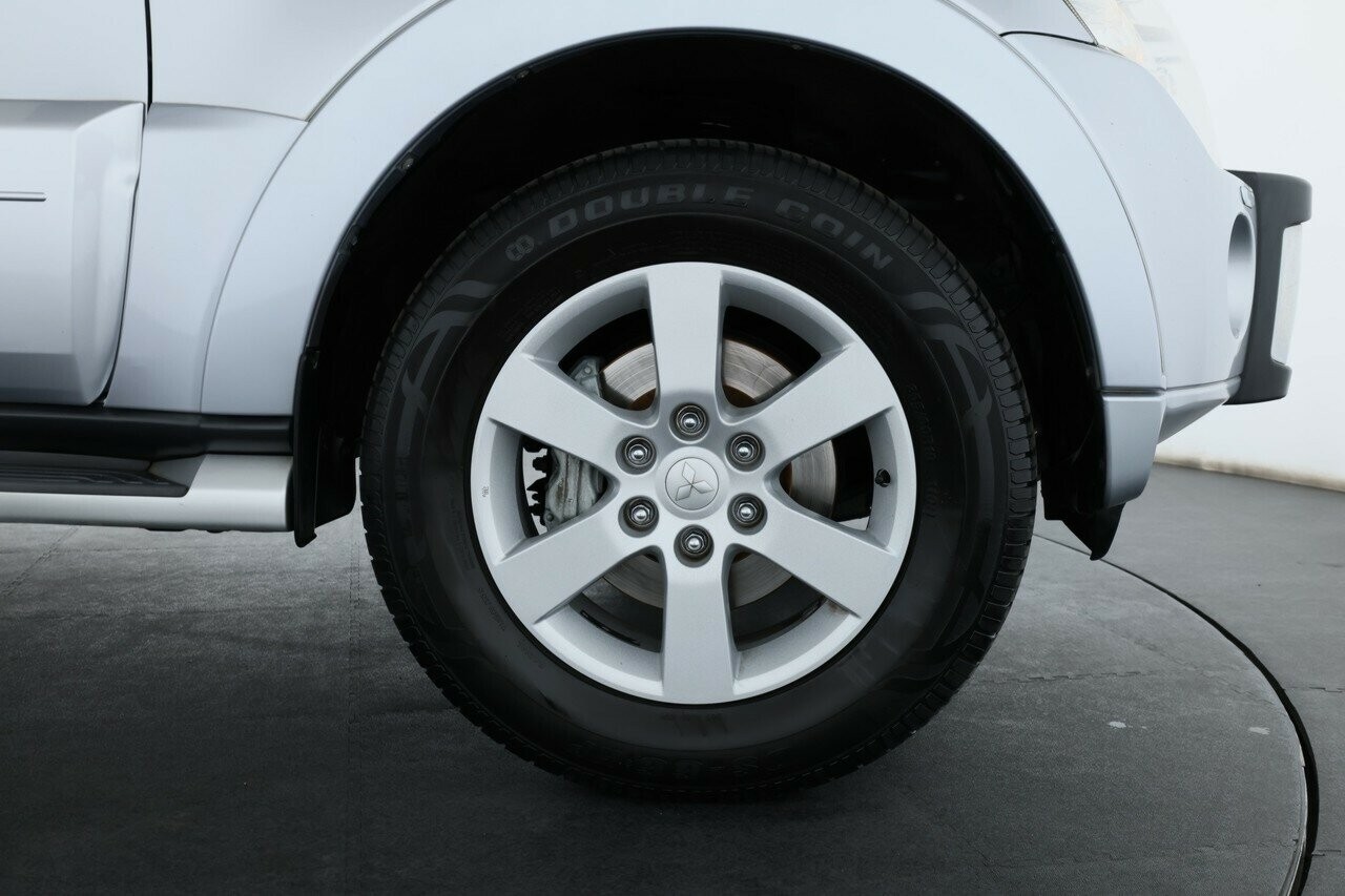 Mitsubishi Pajero image 4