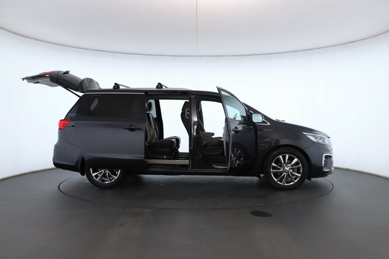 Kia Carnival image 2