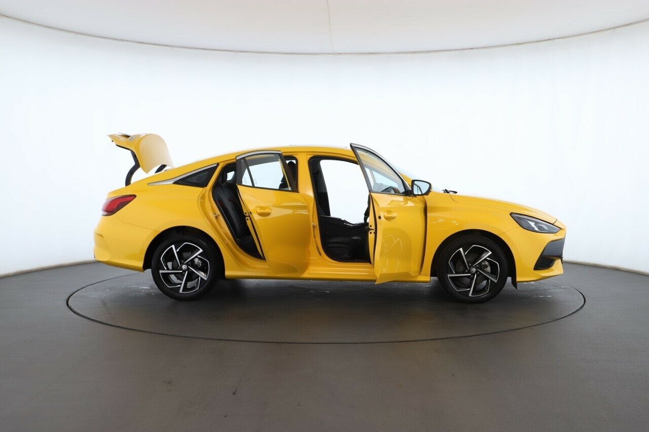 MG Mg5 image 2