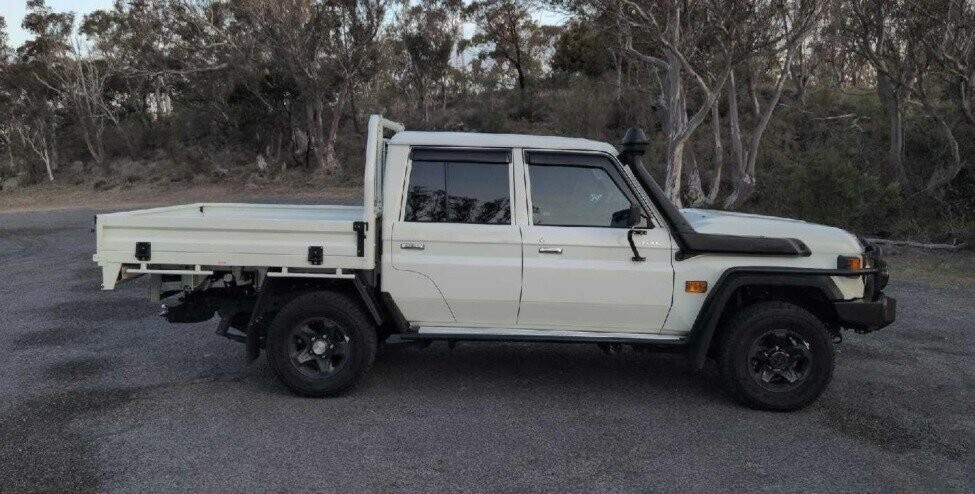 Toyota Landcruiser image 2