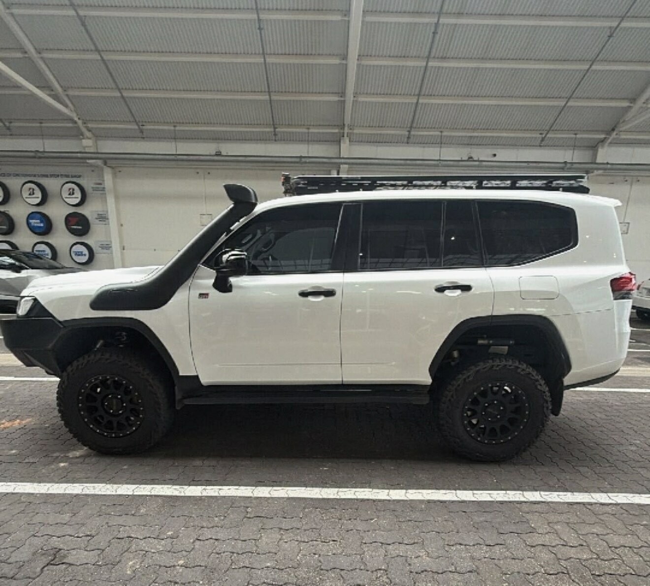 Toyota Landcruiser image 2