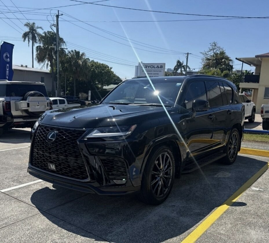 Lexus Lx image 2