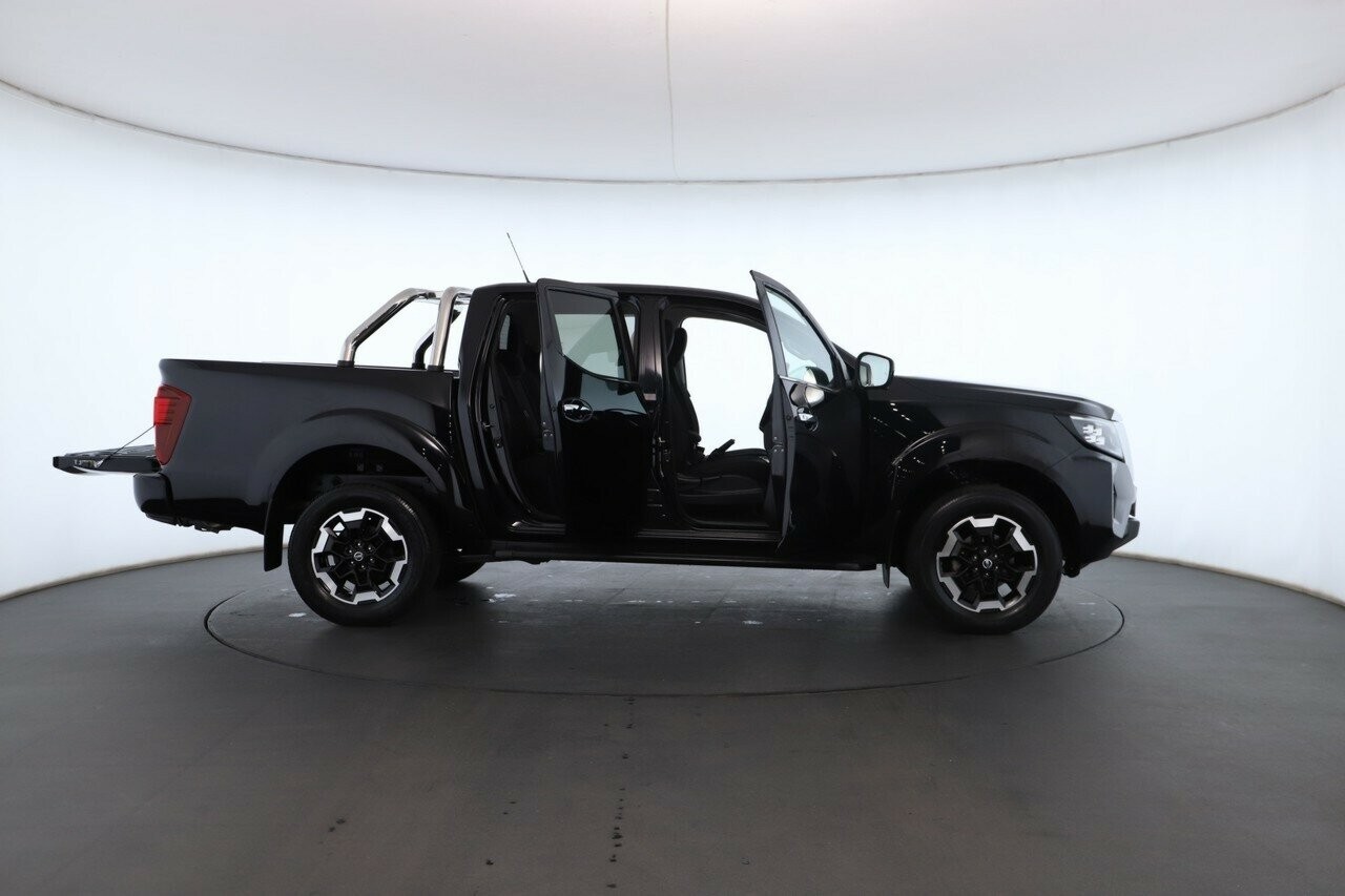 Nissan Navara image 2