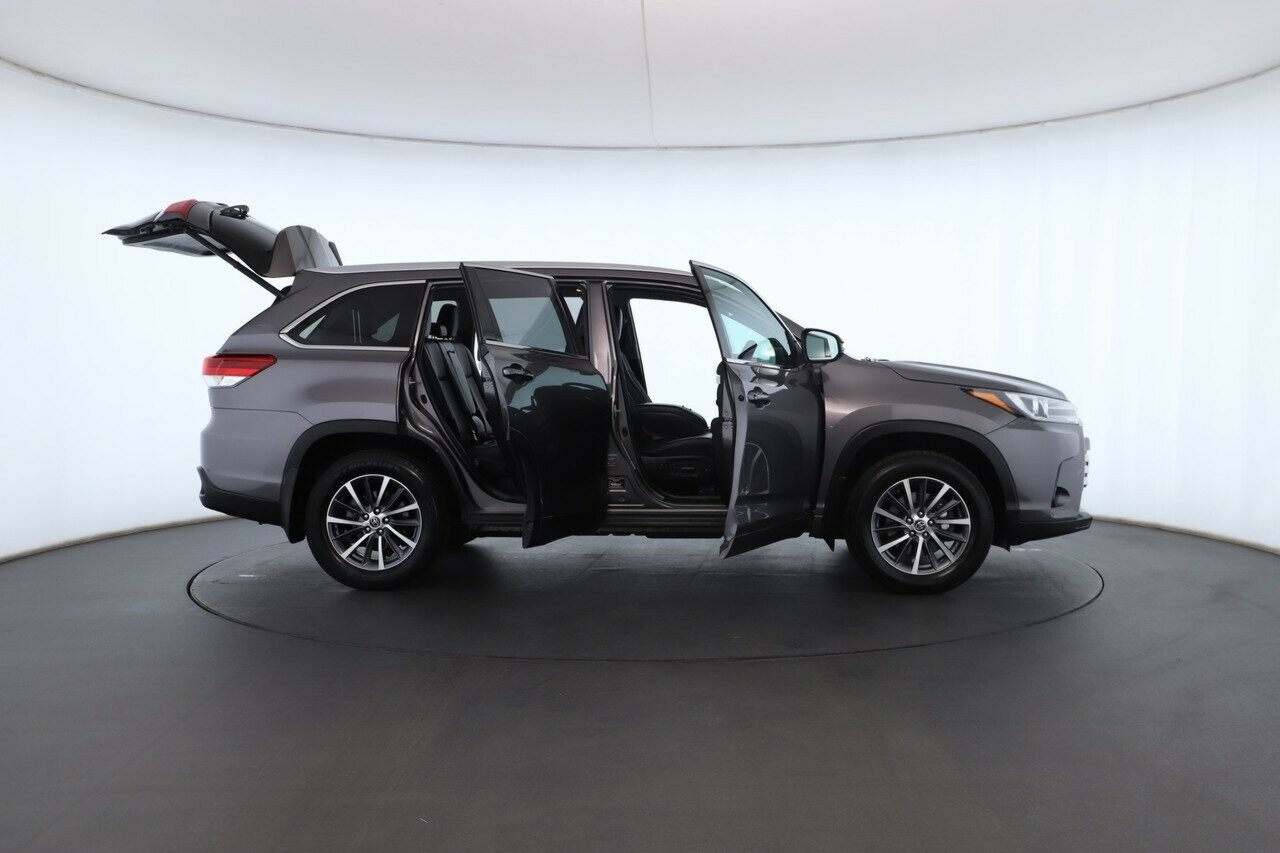 Toyota Kluger image 2