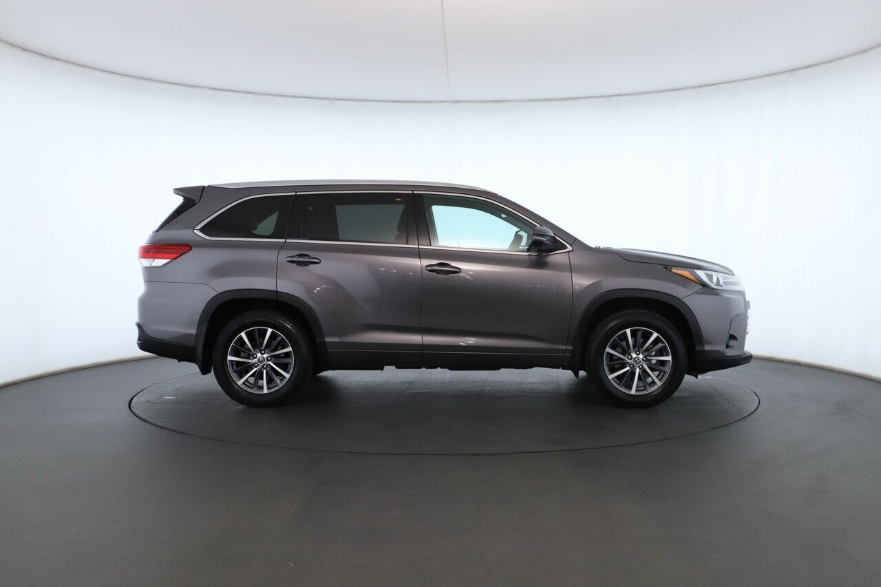 Toyota Kluger image 3