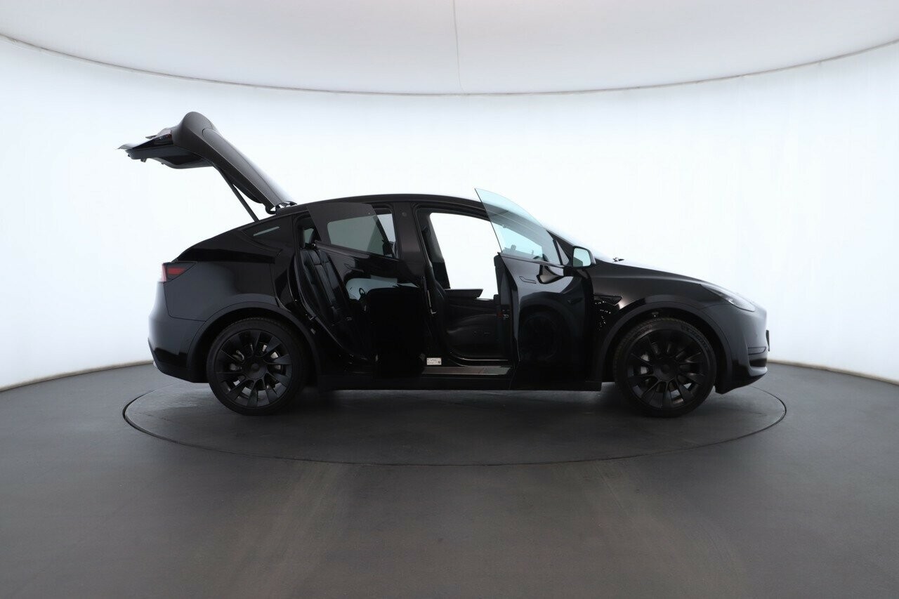 Tesla Model Y image 2