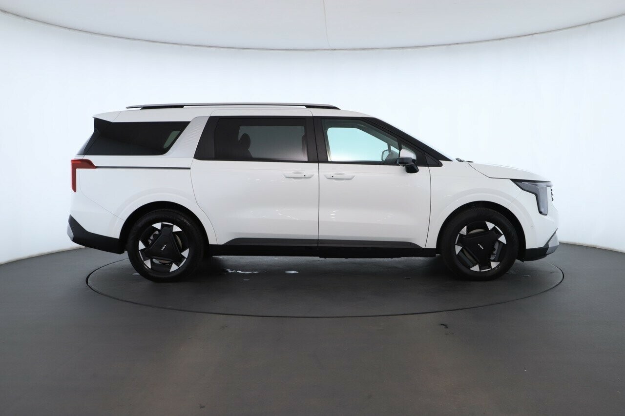 Kia Carnival image 2