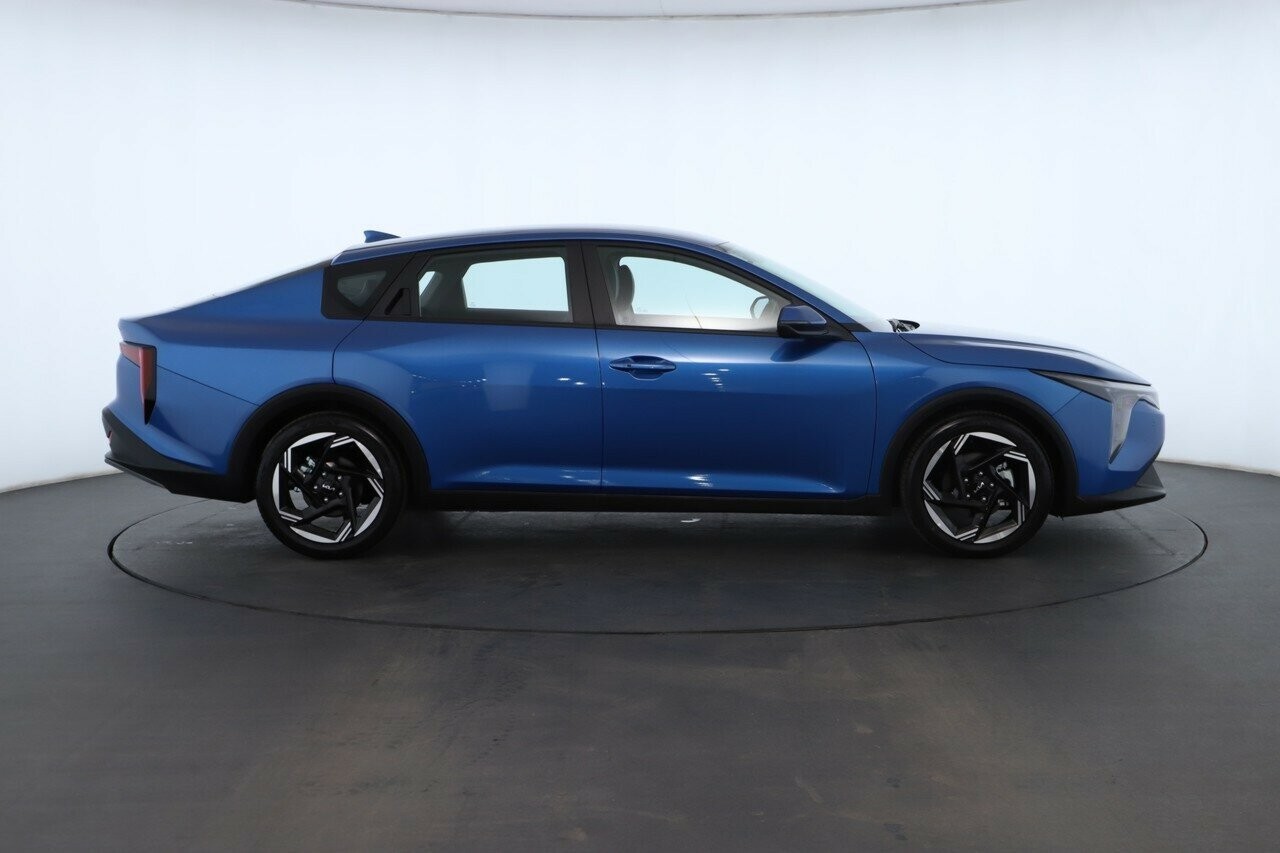 Kia K4 image 2