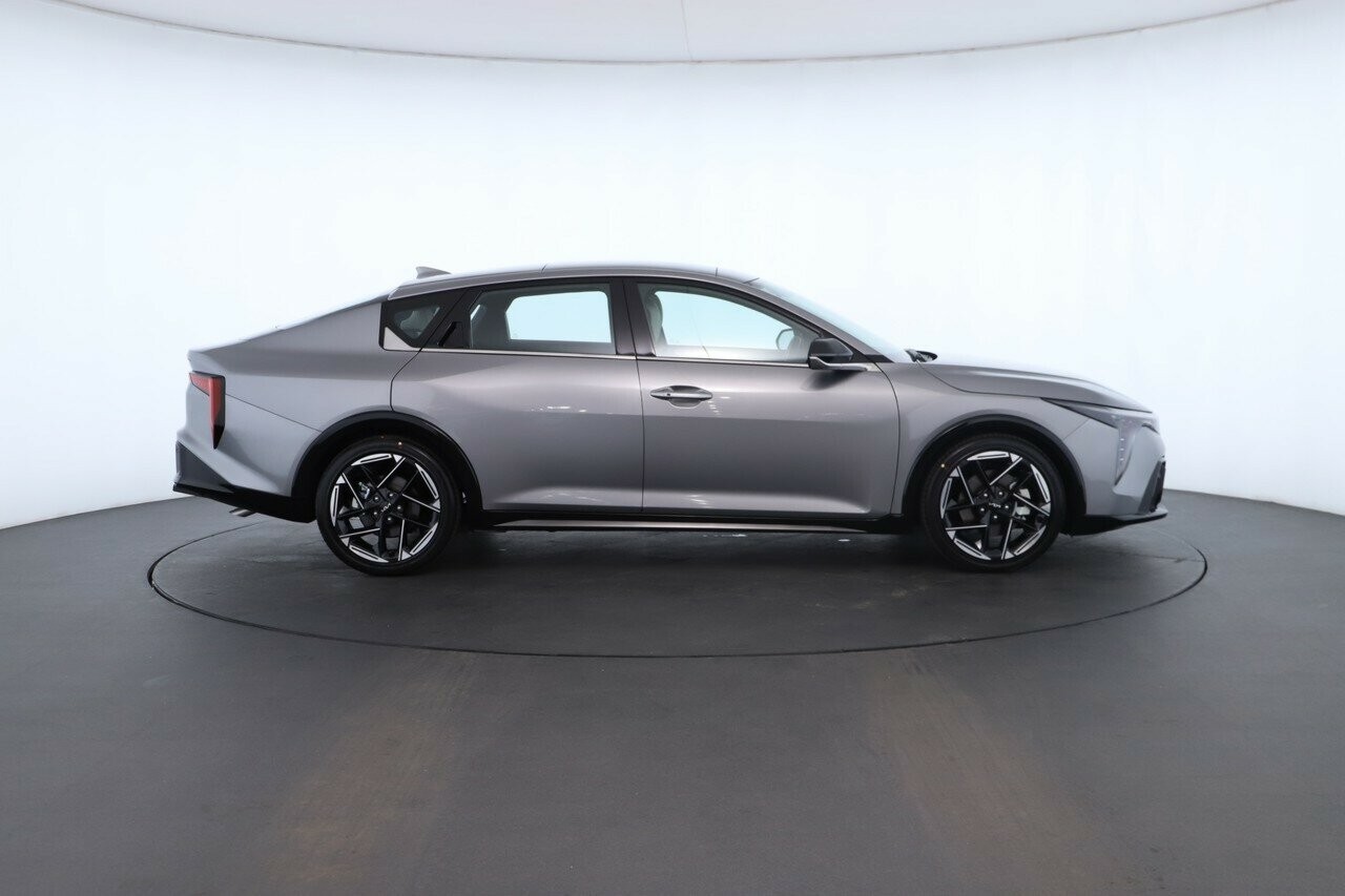 Kia K4 image 2