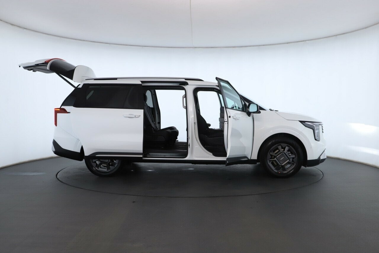 Kia Carnival image 2