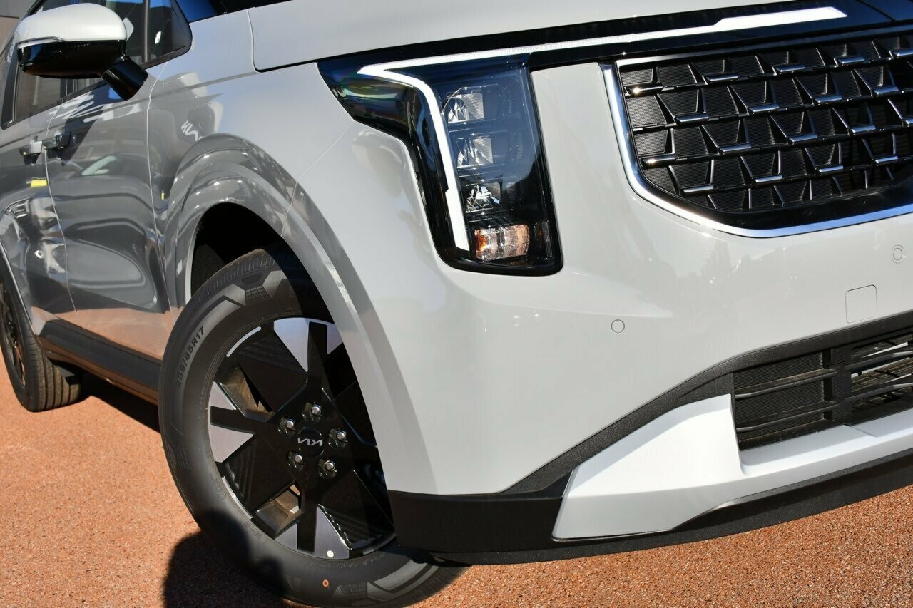 Kia Carnival image 2