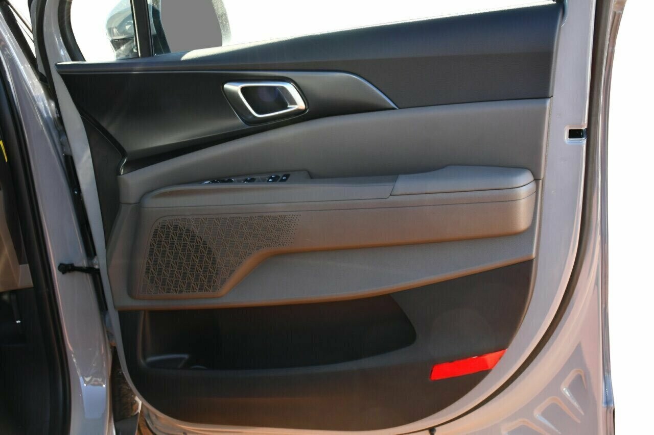 Kia Carnival image 4