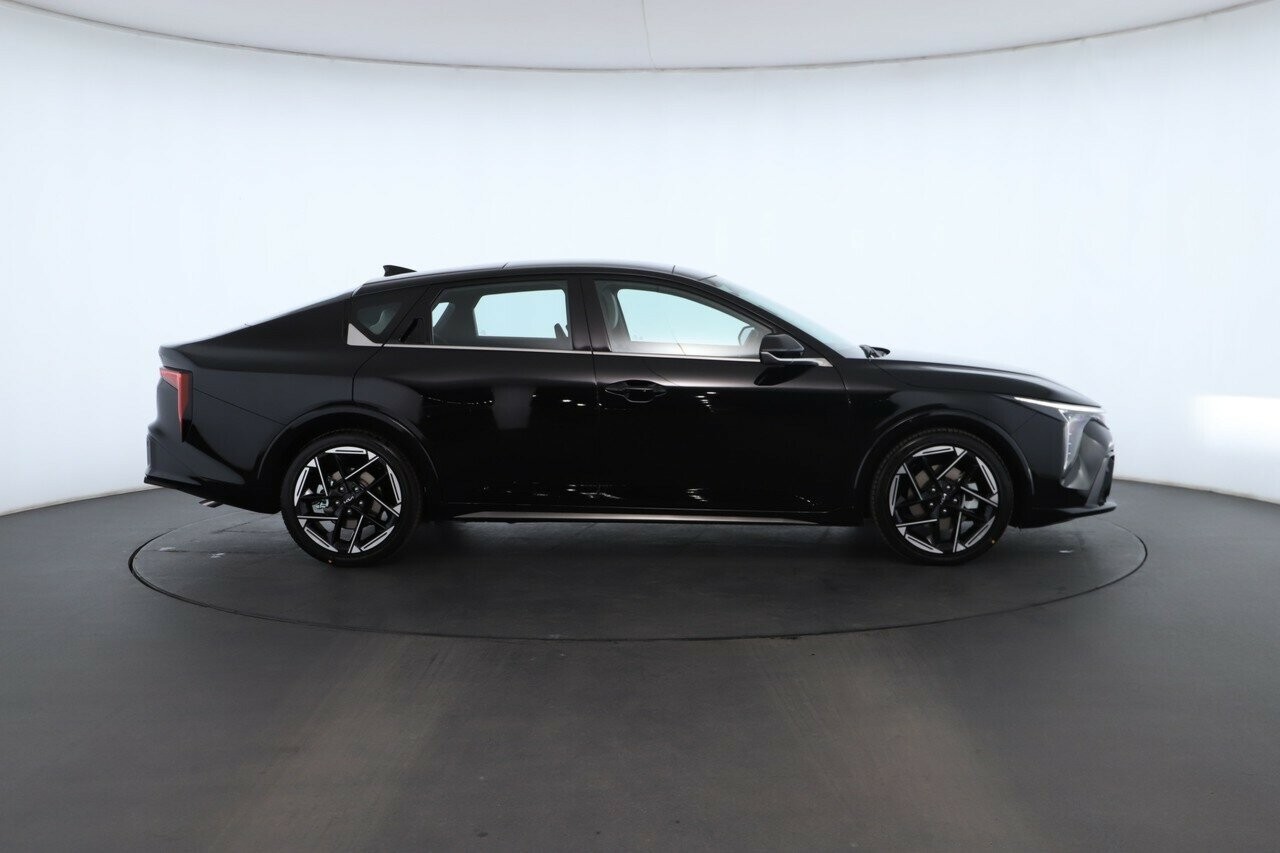 Kia K4 image 2