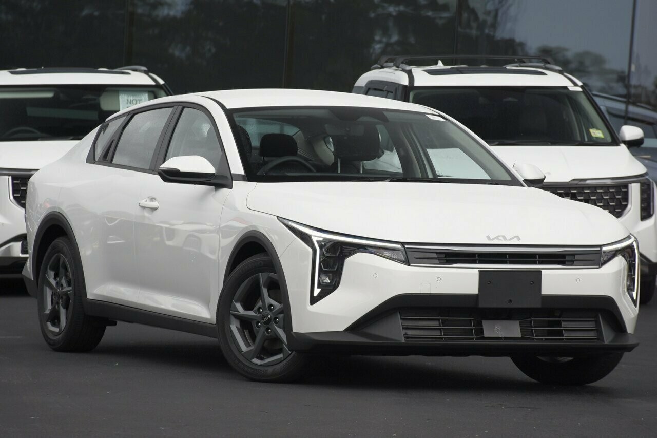 Kia K4 image 1