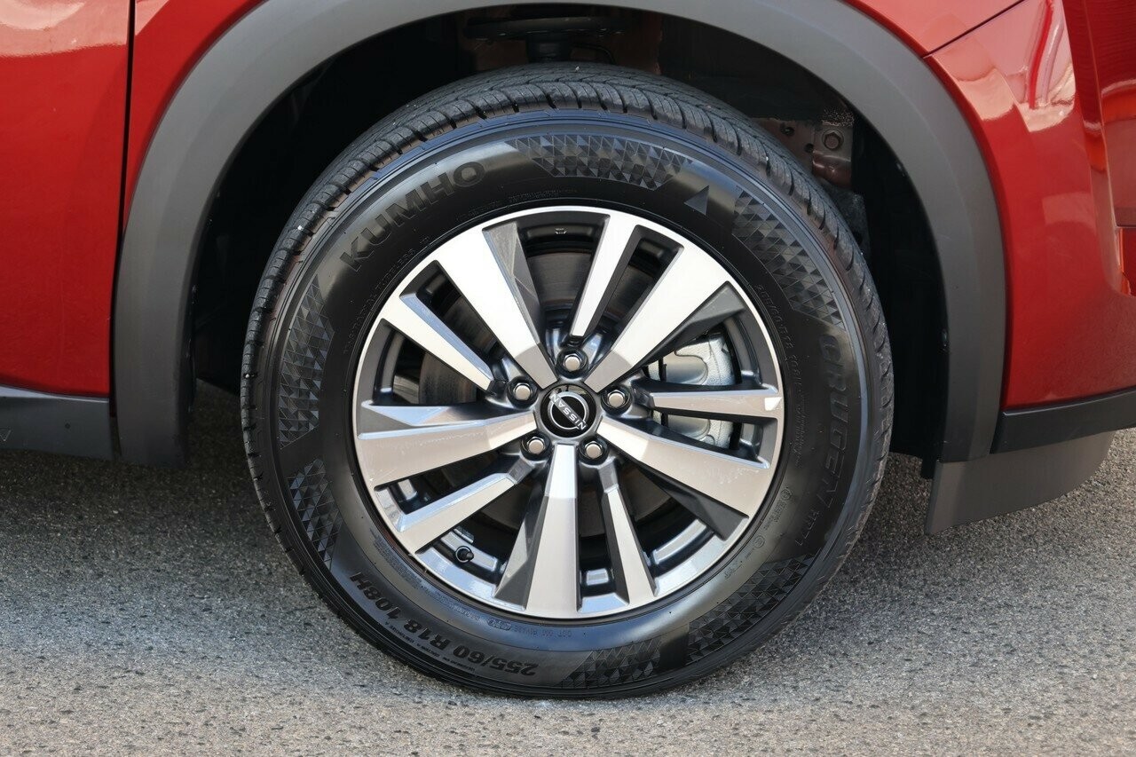 Nissan Pathfinder image 3