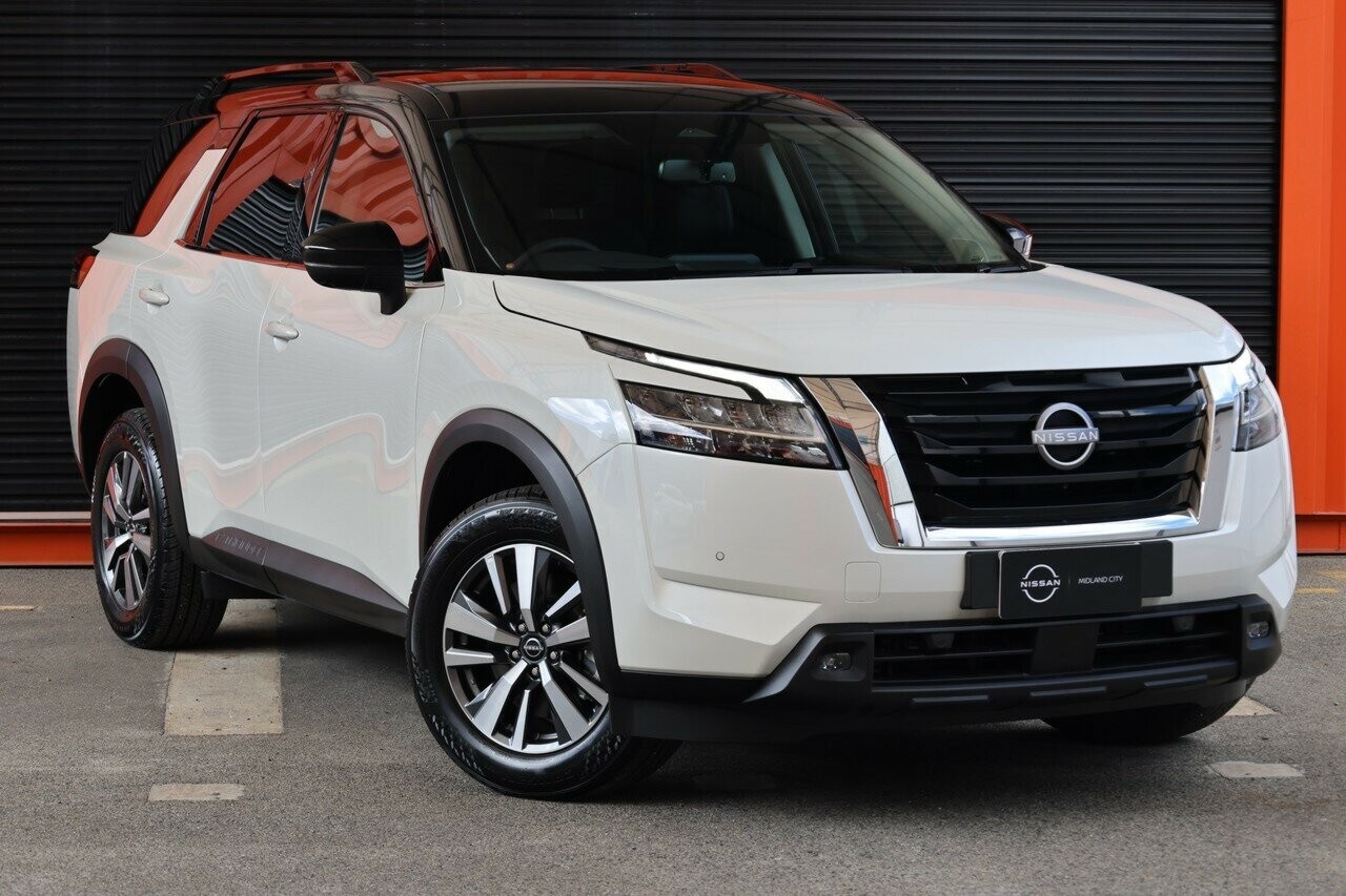 Nissan Pathfinder image 1
