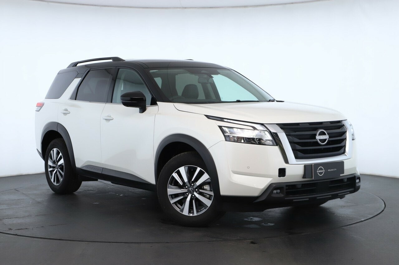 Nissan Pathfinder image 1