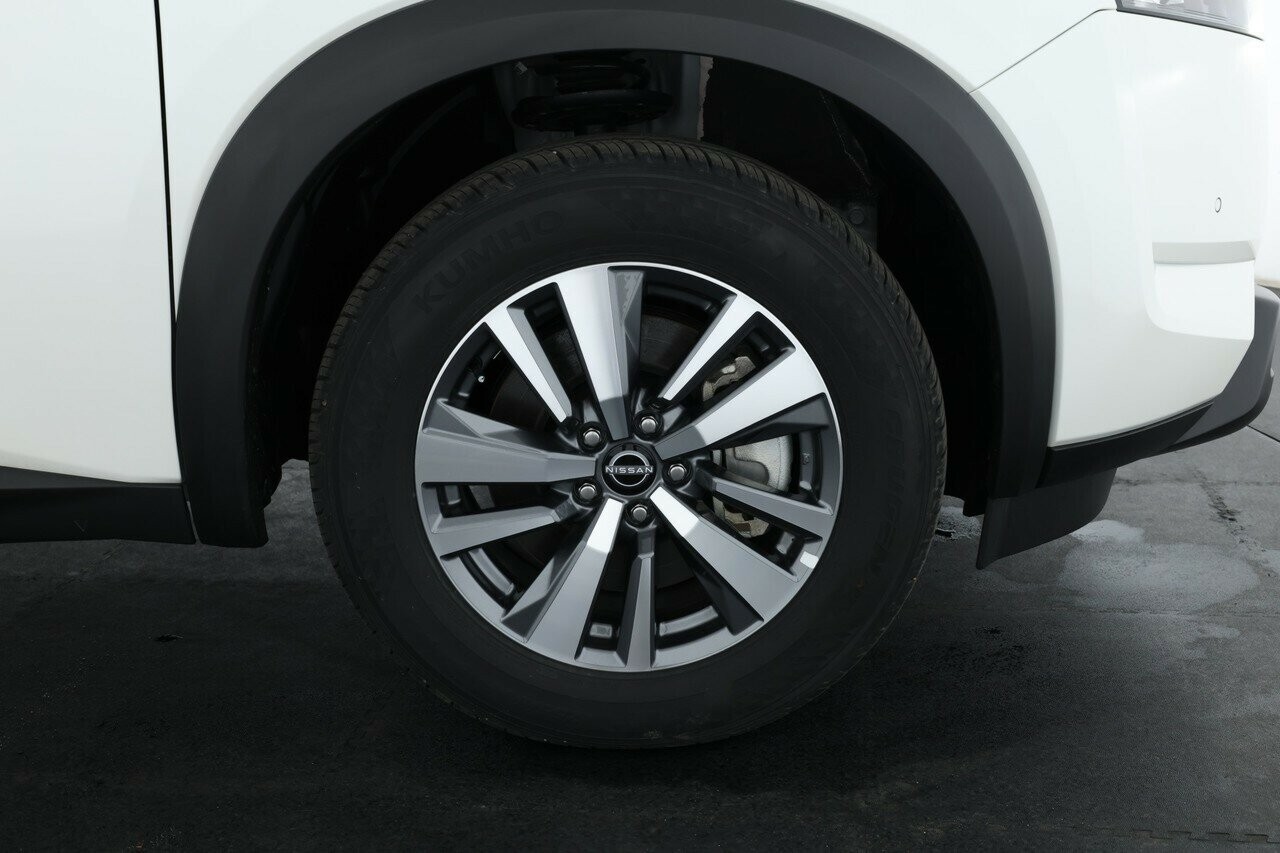 Nissan Pathfinder image 3