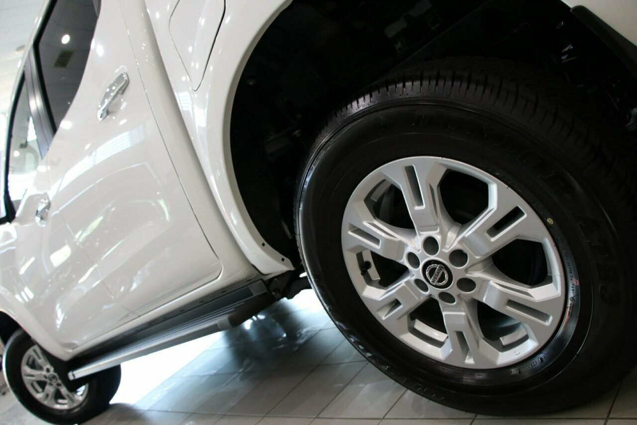 Nissan Navara image 4