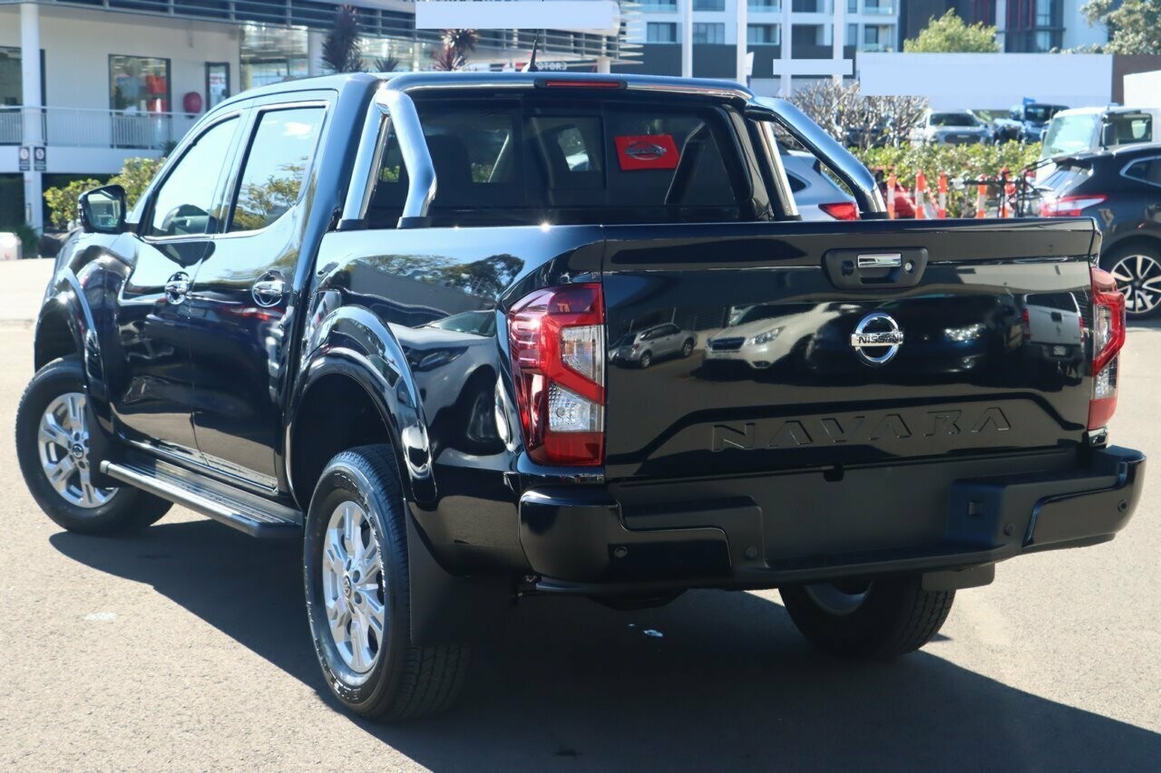 Nissan Navara image 3